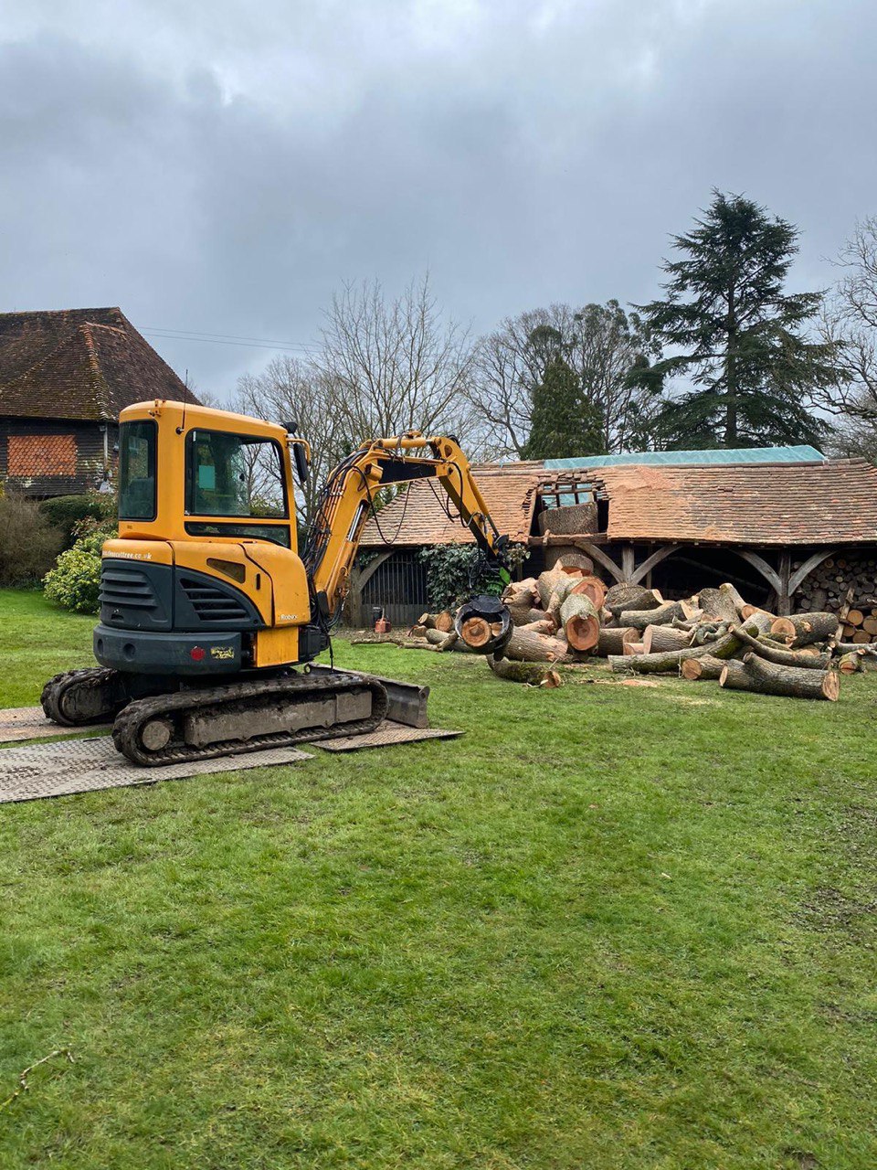 This is a photo of tree felling being carried out in Canterbury. All works are being undertaken by Canterbury Tree Surgeons